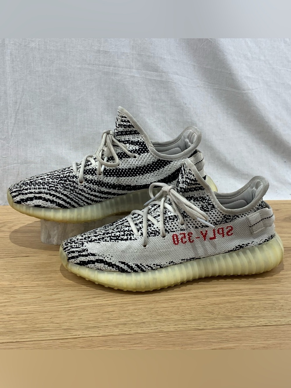 adidas Yeezy Boost 350 V2 Men’s Size 9 Low Zebra Athletic Shoes Sneakers